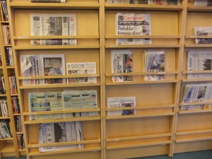 Zeitungen in der Stadtteilbibliothek Rinkeby